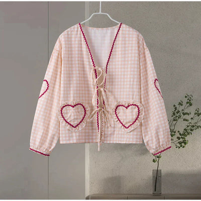Bluse mit V-Ausschnitt | Verspielte Details | Femininer Charme