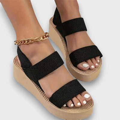 Aneira – Plateau-Sandalen mit schlichter Eleganz