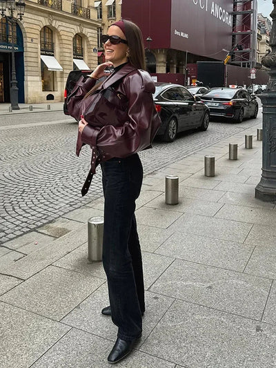 Stilvolle Rote Lederjacke Mit Verstellbarer Handgelenkspassung Für Damen | Für den Alltag