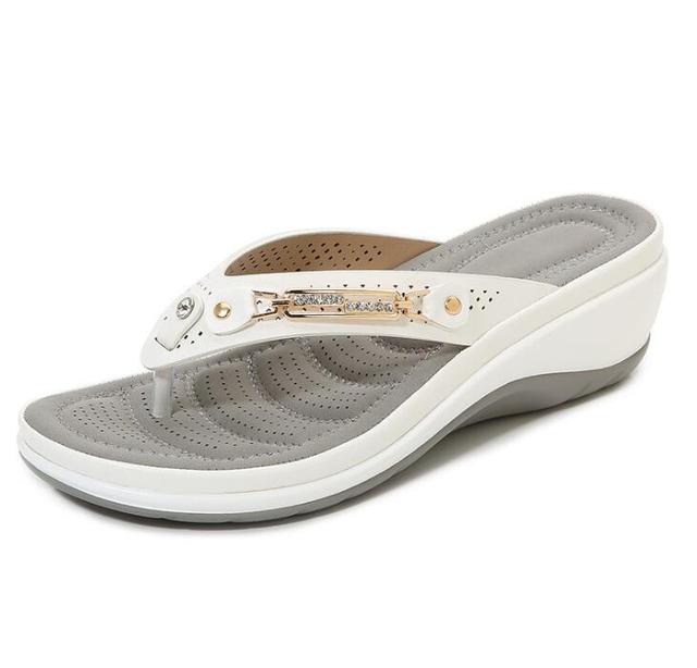 Darlene - Flip‑Flops mit niedrigem Absatz