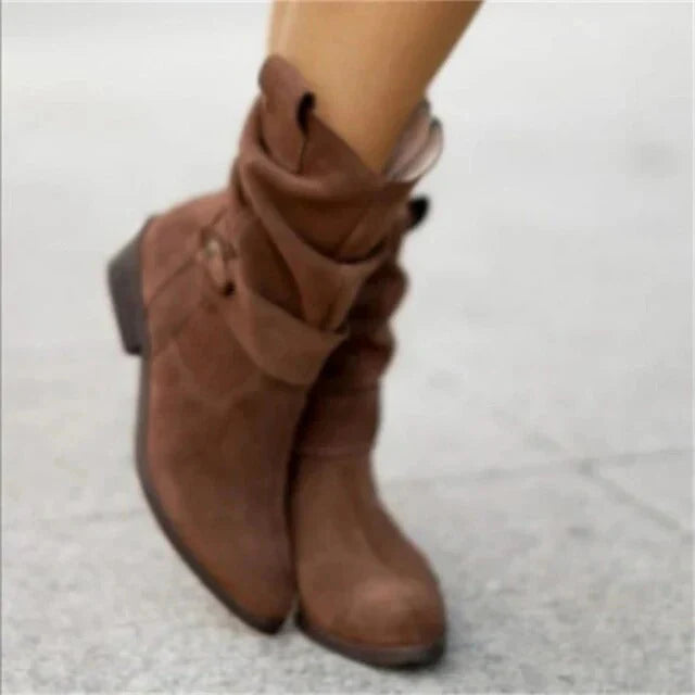 Damen Stiefeletten aus Wildleder mit Schnallen-Details und flachem Absatz – Stilvolle Herbst- und Winterboots