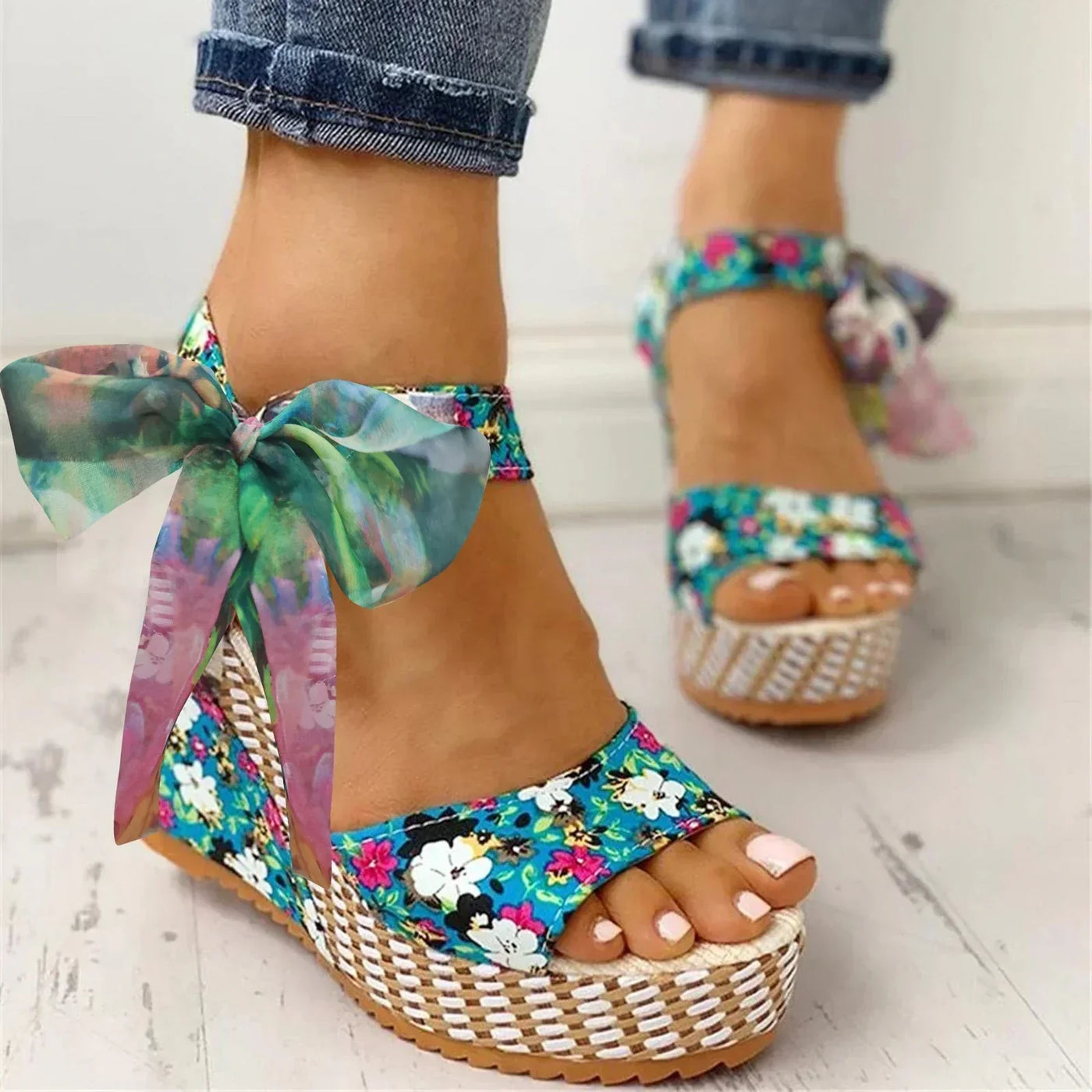 Damen Keilabsatz Sandalen mit Blumenmuster in Elegant-Trend