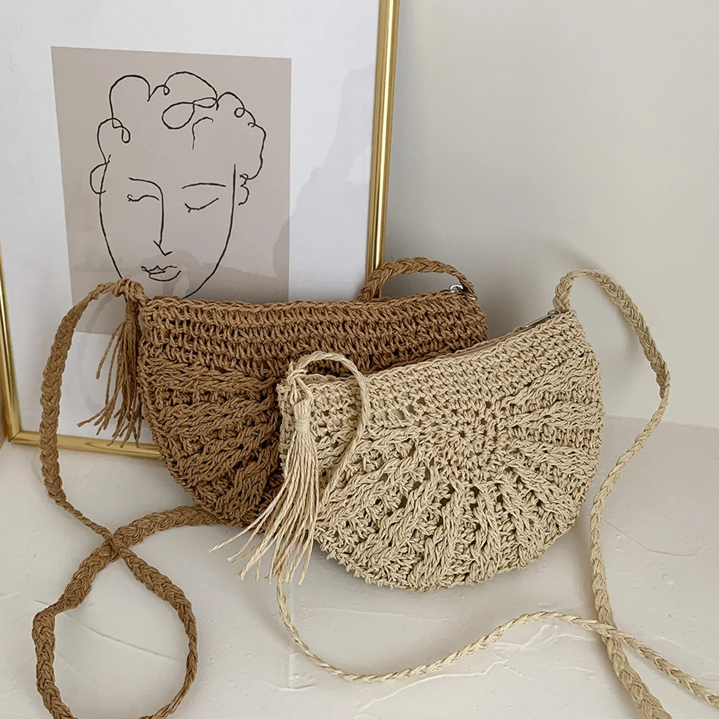 Boho-Chic Handgewebte Stroh-Crossbody-Tasche im Halbmond-Design
