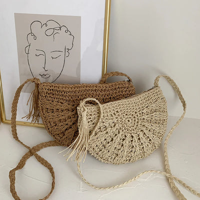 Boho-Chic Handgewebte Stroh-Crossbody-Tasche im Halbmond-Design