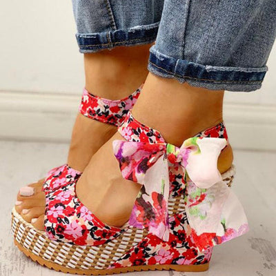 Damen Keilabsatz Sandalen mit Blumenmuster in Elegant-Trend