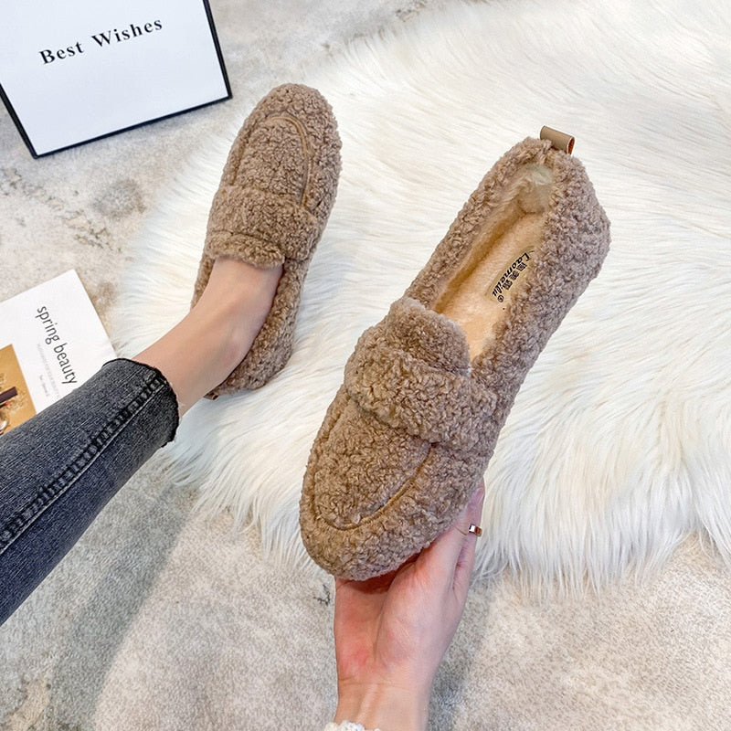 Warme Damen Pantoffeln aus Plüsch - Flauschige Hausschuhe