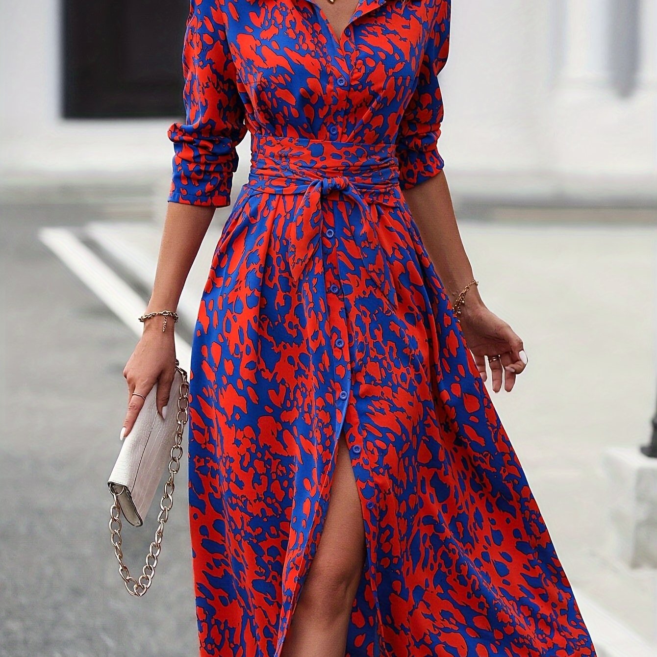 Virella – Elegantes Knoopkleid mit langen Ärmeln und Allover-Druck