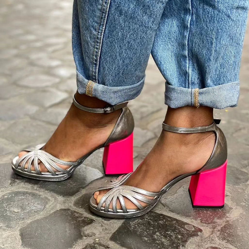 Naelle – Glänzende Sandalen Mit Klobigem Absatz