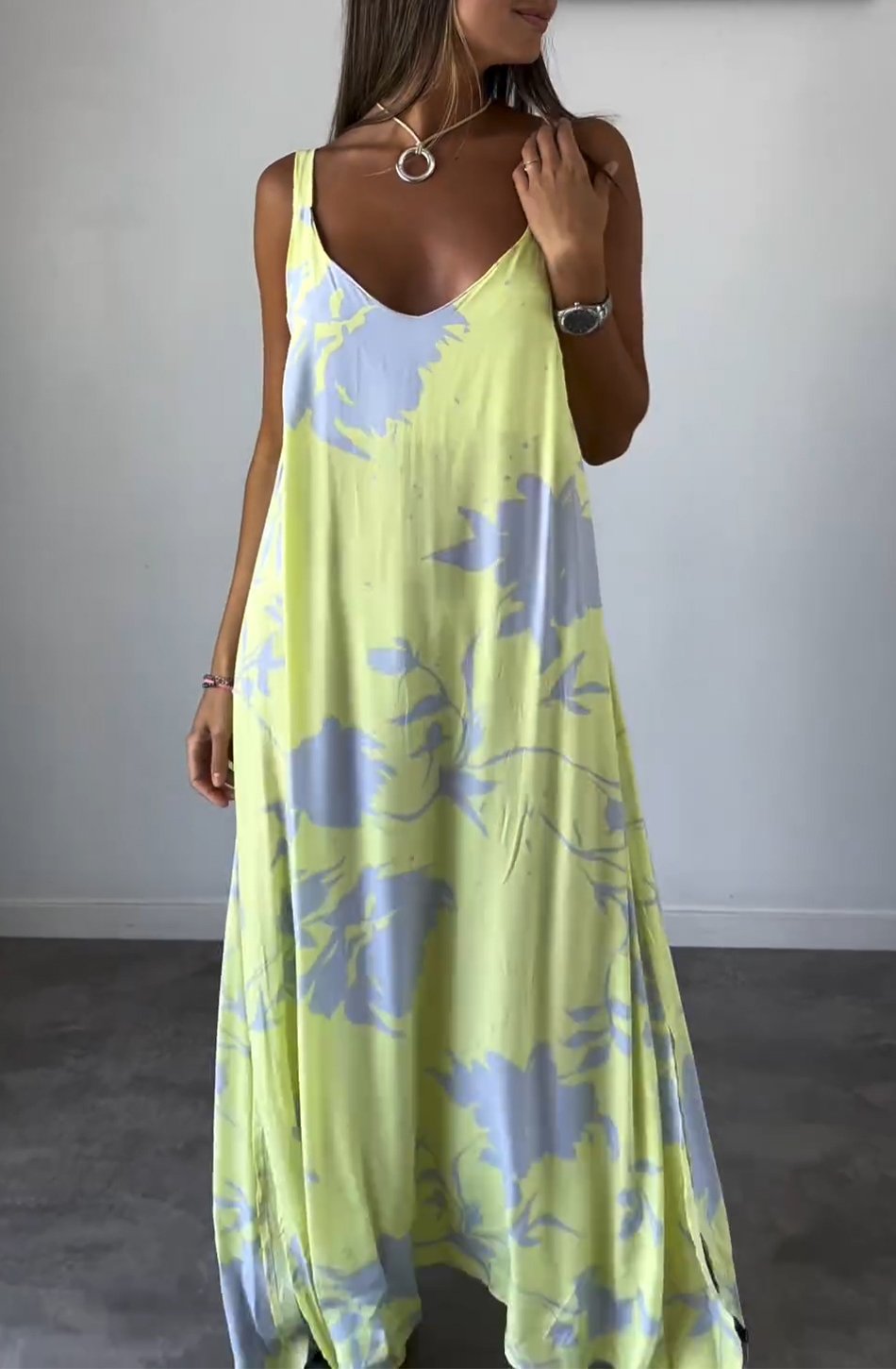 Mirellis - ZEITLOSE ELEGANZ MIT DEM  BEDRUCKTEN KLEID!