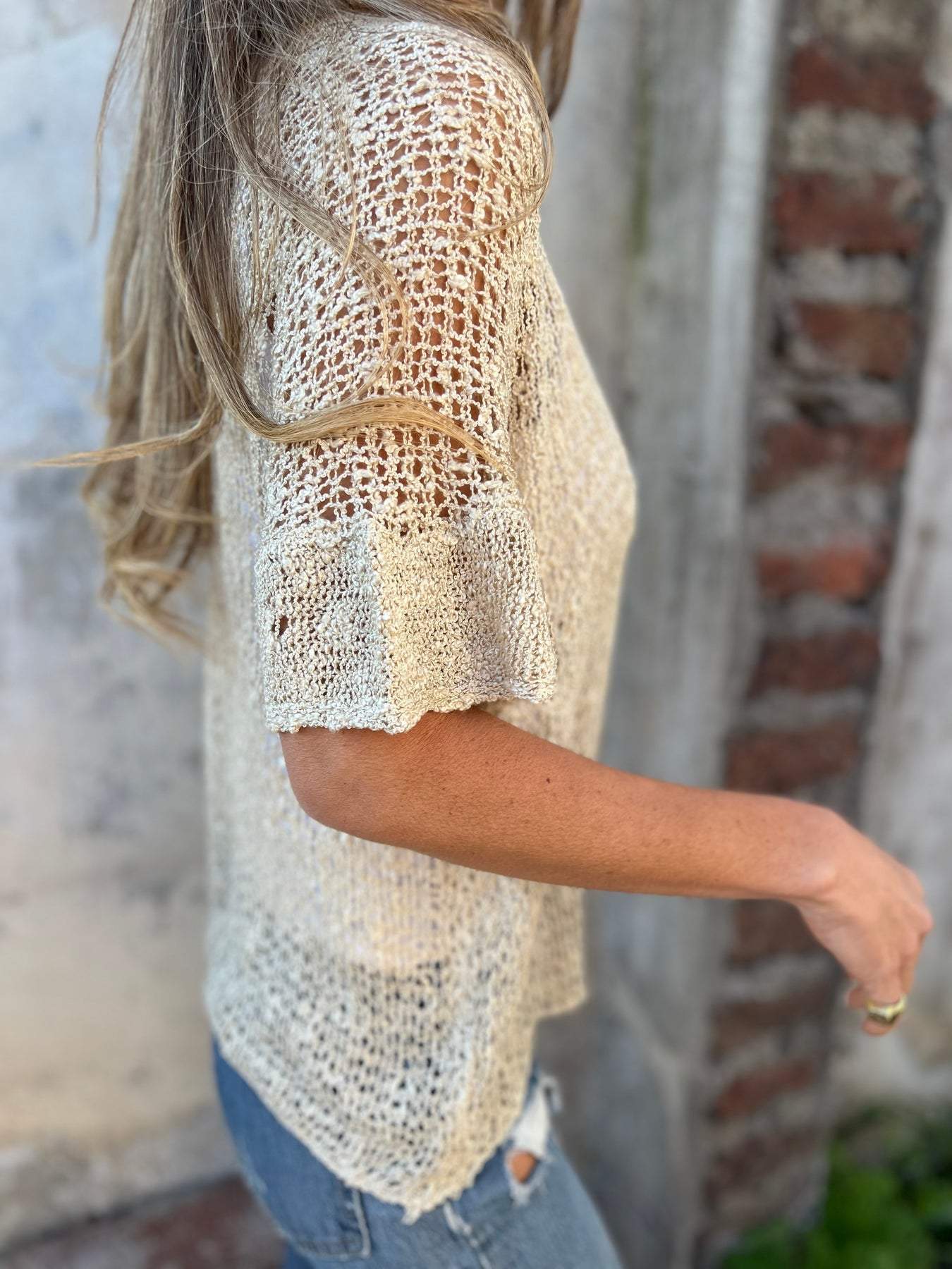Strickbluse mit Knopfdetail | Luftiges Maschenbild | Halbarm-Design