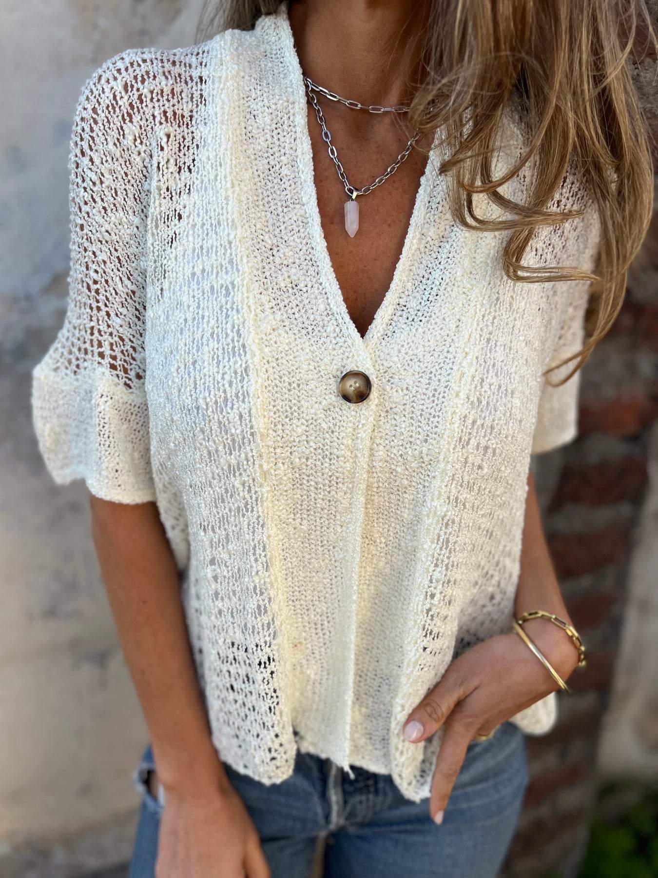 Strickbluse mit Knopfdetail | Luftiges Maschenbild | Halbarm-Design