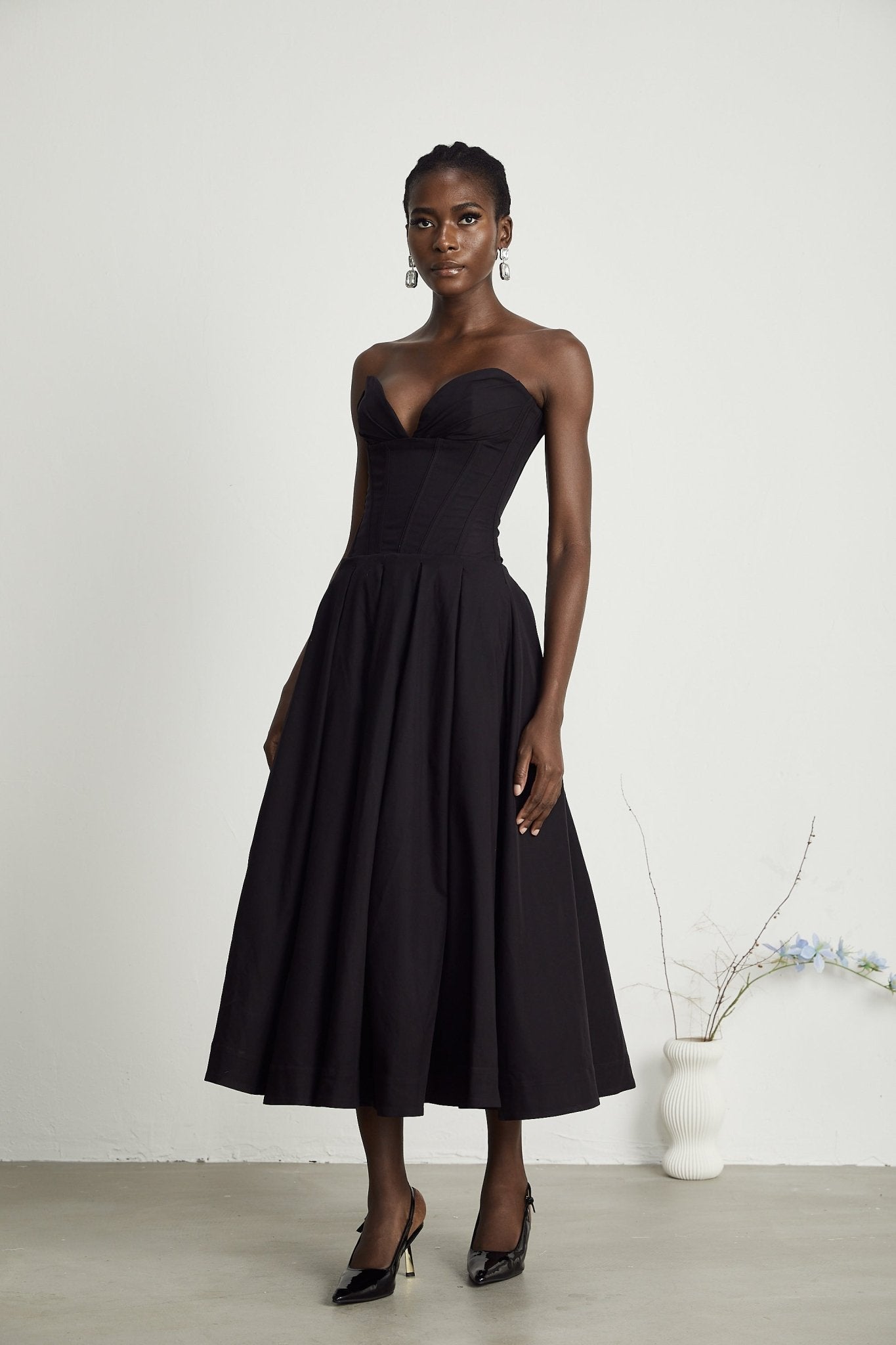 Vanessa - Elegantes schulterfreies Korsett-Midikleid