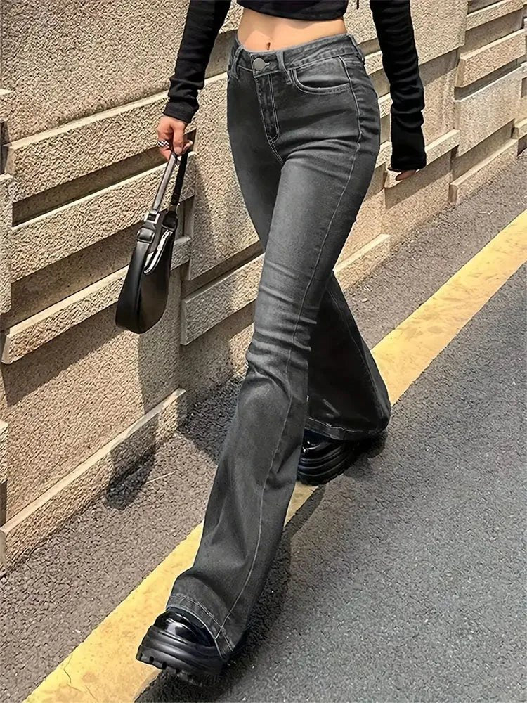Arlys Hochtaillierte Schlagjeans