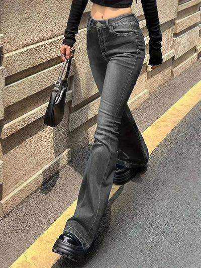 Arlys Hochtaillierte Schlagjeans