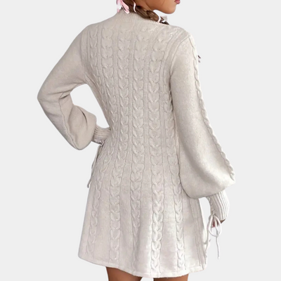 Damen Strickkleid mit Zopfmuster | V-Ausschnitt & Verspielte Ärmel
