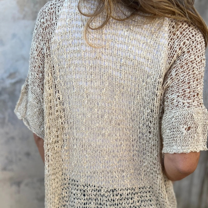 Strickoberteil mit Knopf | Halbarm | Luftiges Design